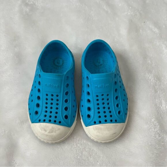 Blue native shoes toddler size 5c. Waterproof rubber material. Jefferson style. - Picture 2 of 4